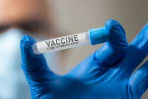 Read more about the article Systematic review of safety and efficacy of COVID-19 vaccines in patients with kidney disease